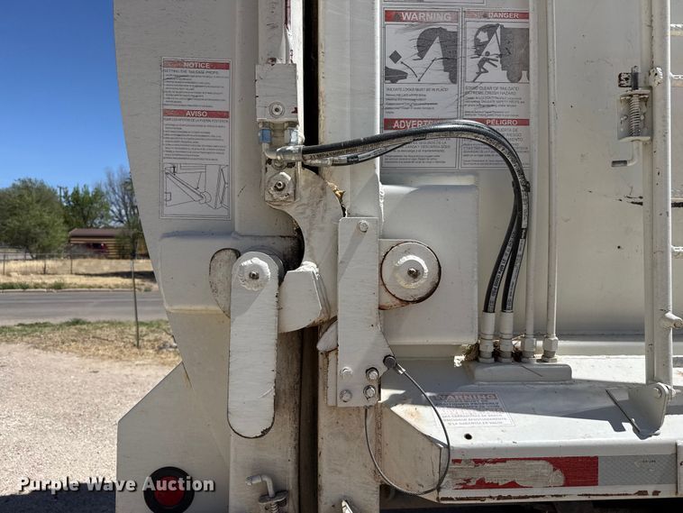 image for item DH1939 2021 Freightliner Business Class M2 refuse truck