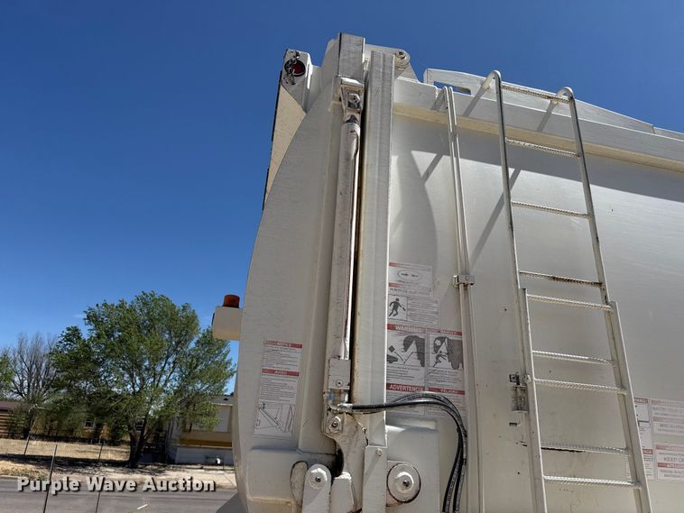 image for item DH1939 2021 Freightliner Business Class M2 refuse truck