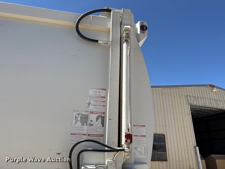 image for item DH1939 2021 Freightliner Business Class M2 refuse truck