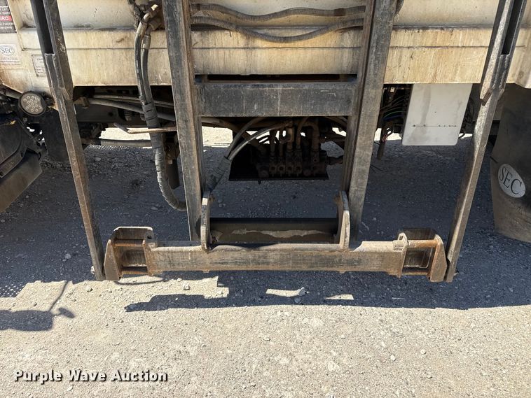 image for item DH1939 2021 Freightliner Business Class M2 refuse truck