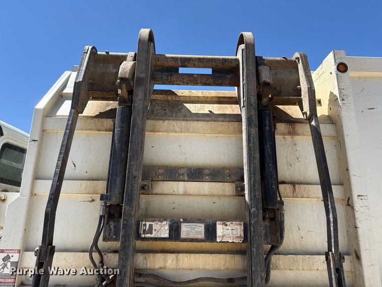 image for item DH1939 2021 Freightliner Business Class M2 refuse truck