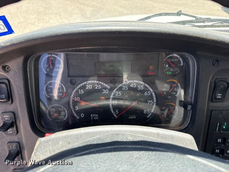 image for item DH1939 2021 Freightliner Business Class M2 refuse truck