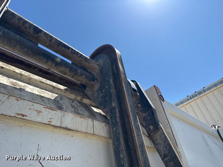 image for item DH1940 2017 Freightliner Business Class M2 refuse truck