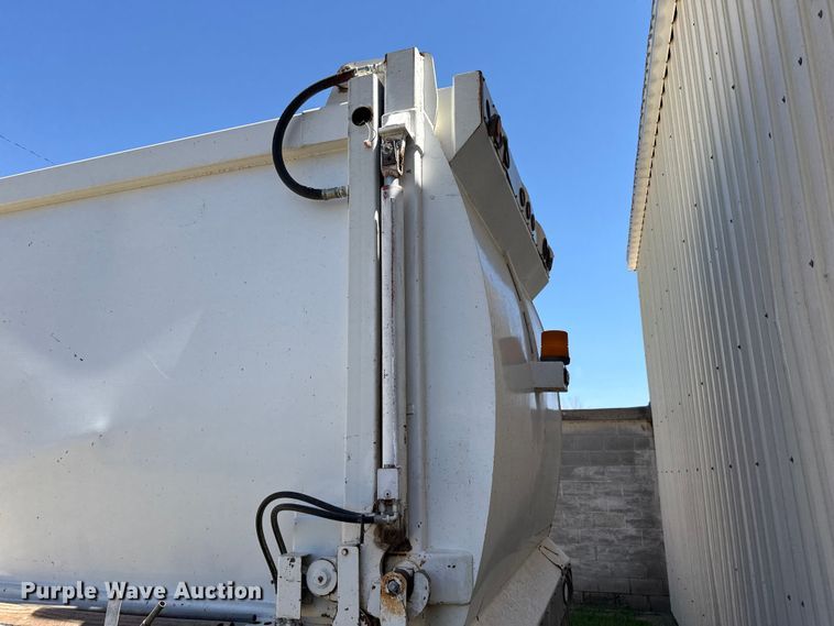 image for item DH1940 2017 Freightliner Business Class M2 refuse truck