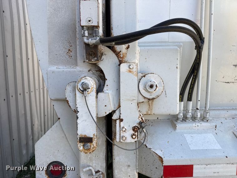 image for item DH1940 2017 Freightliner Business Class M2 refuse truck