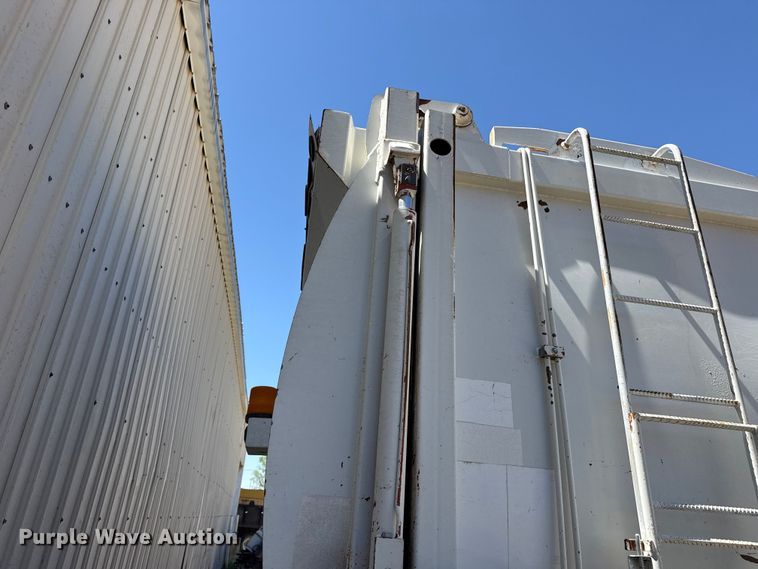 image for item DH1940 2017 Freightliner Business Class M2 refuse truck