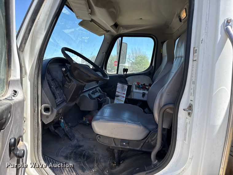 image for item DH1940 2017 Freightliner Business Class M2 refuse truck