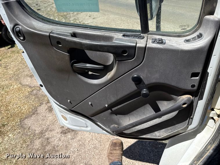 image for item DH1940 2017 Freightliner Business Class M2 refuse truck