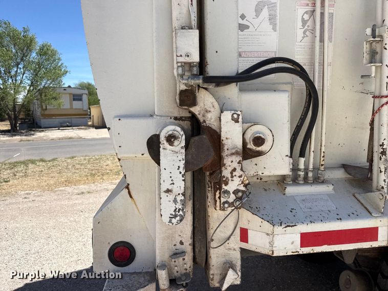 image for item DH1941 2014 Freightliner Business Class M2 refuse truck