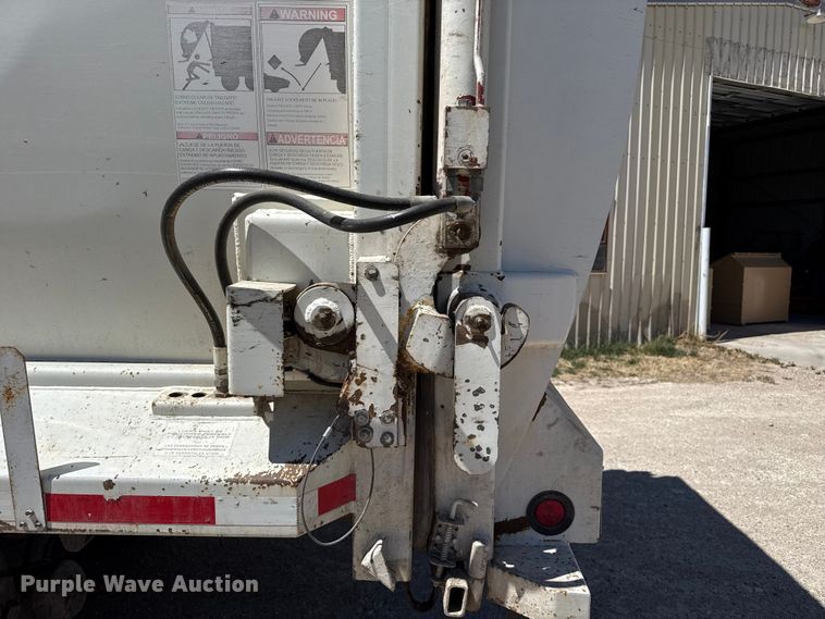 image for item DH1941 2014 Freightliner Business Class M2 refuse truck