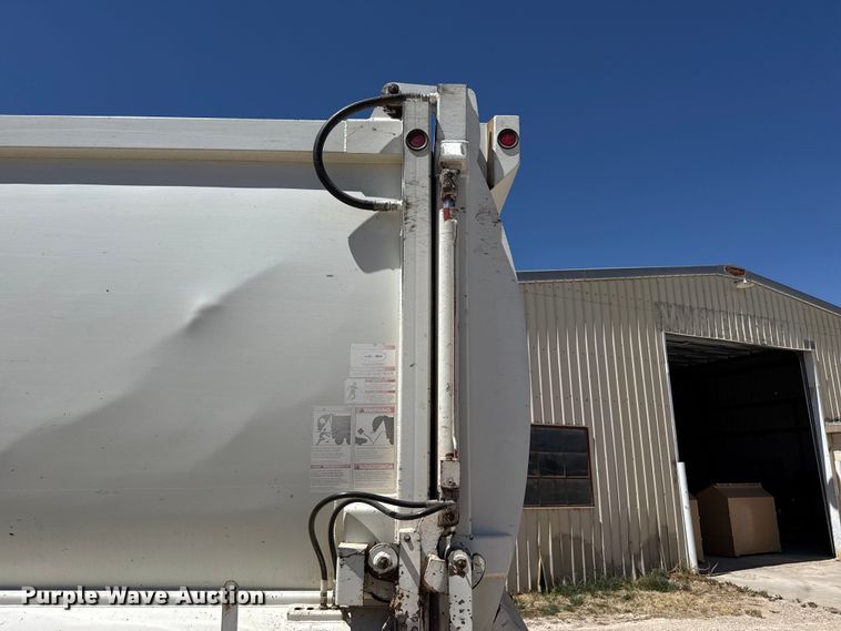 image for item DH1941 2014 Freightliner Business Class M2 refuse truck