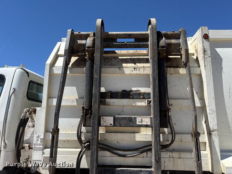 image for item DH1941 2014 Freightliner Business Class M2 refuse truck