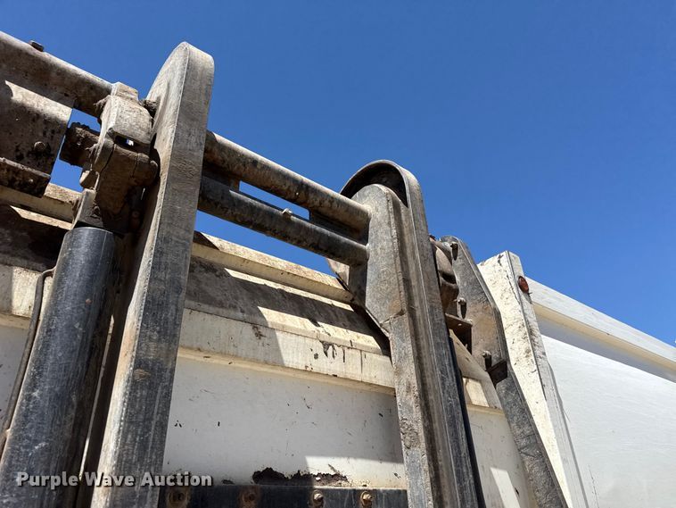 image for item DH1941 2014 Freightliner Business Class M2 refuse truck