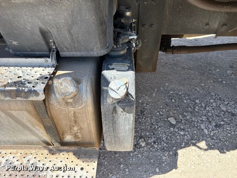 image for item DH1941 2014 Freightliner Business Class M2 refuse truck