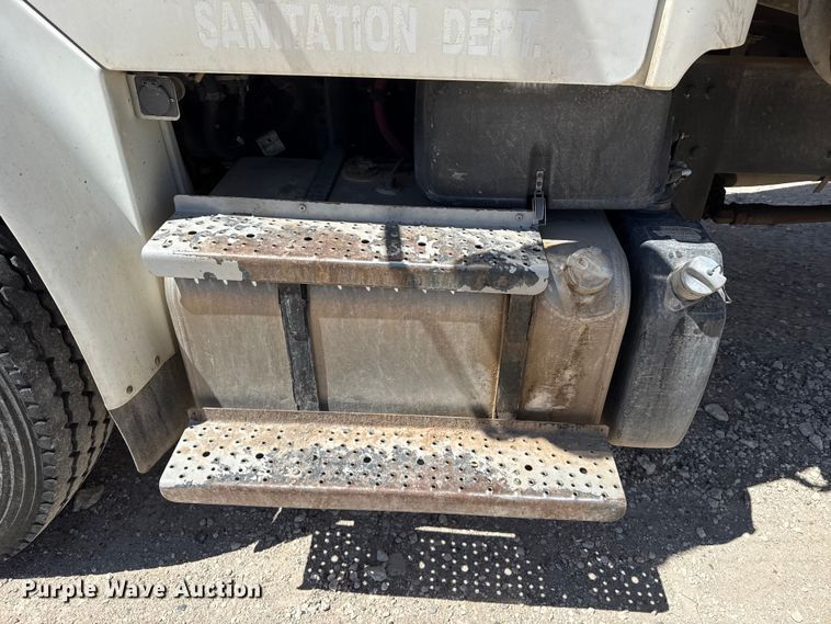 image for item DH1941 2014 Freightliner Business Class M2 refuse truck