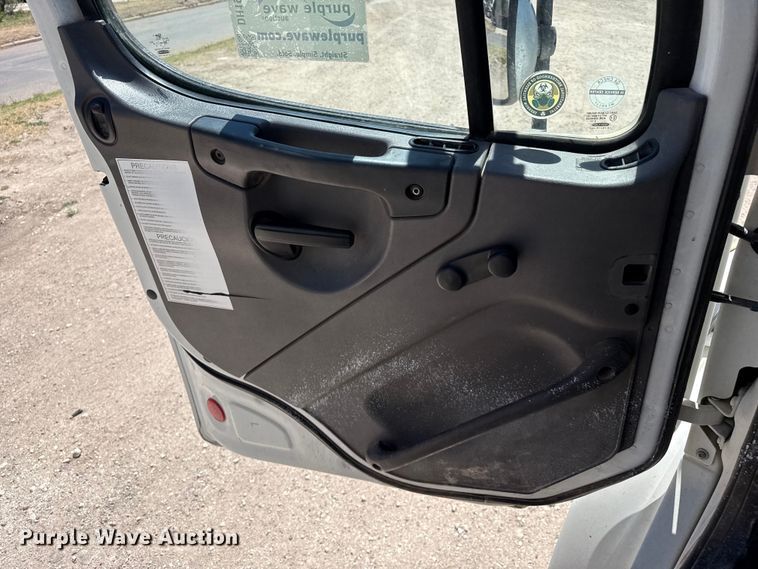 image for item DH1941 2014 Freightliner Business Class M2 refuse truck