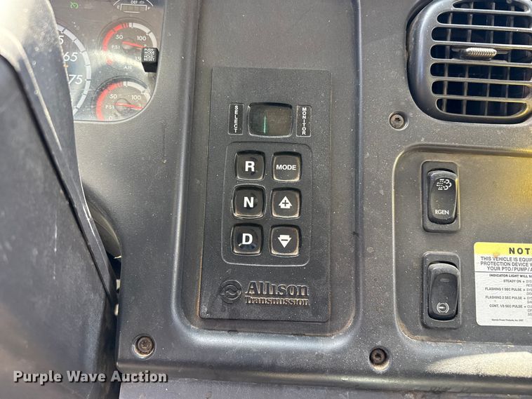 image for item DH1941 2014 Freightliner Business Class M2 refuse truck