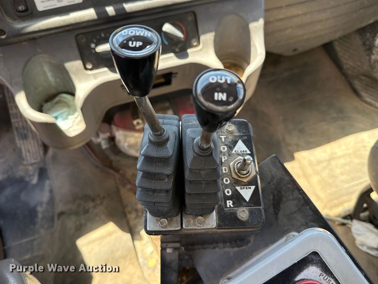 image for item DH1941 2014 Freightliner Business Class M2 refuse truck