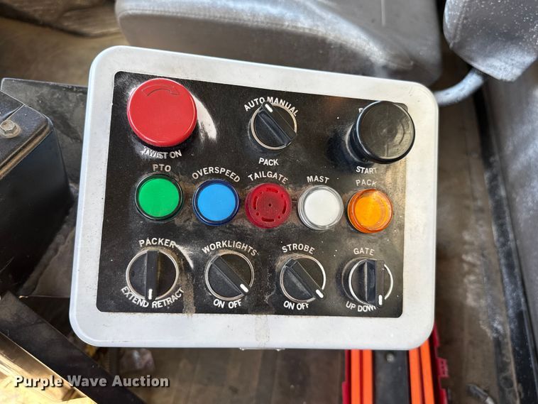 image for item DH1941 2014 Freightliner Business Class M2 refuse truck