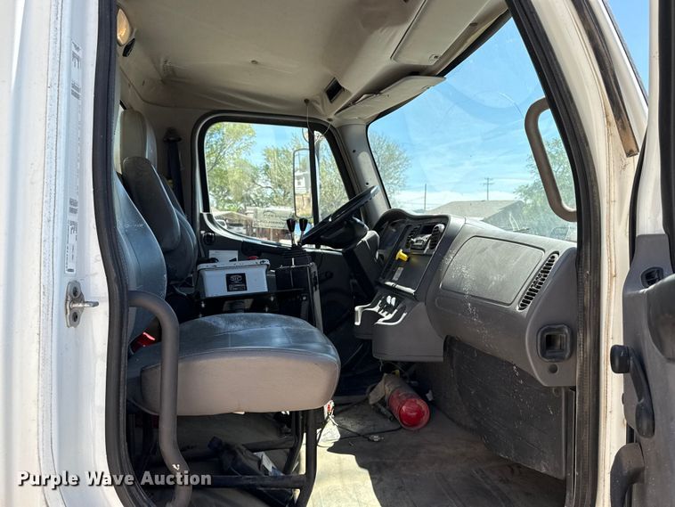 image for item DH1941 2014 Freightliner Business Class M2 refuse truck