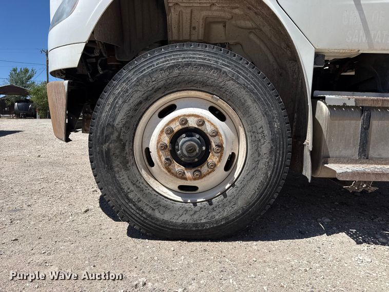 image for item DH1941 2014 Freightliner Business Class M2 refuse truck