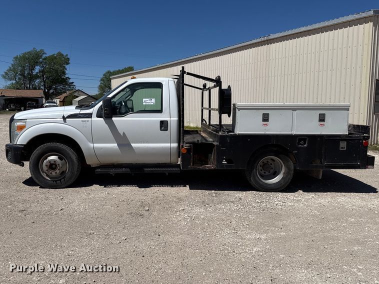 image for item DH1942 2012 Ford F350 Super Duty flatbed pickup truck