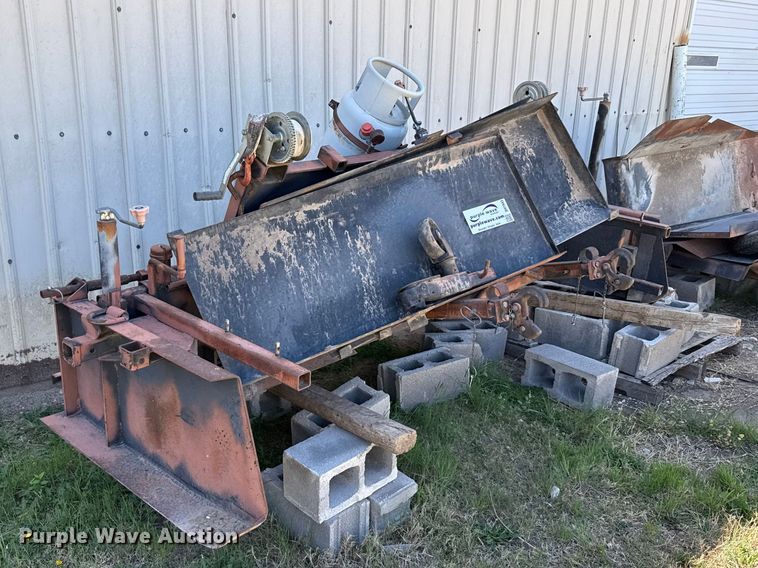 image for item DH1943 Pave-A-Lot truck mounted screed