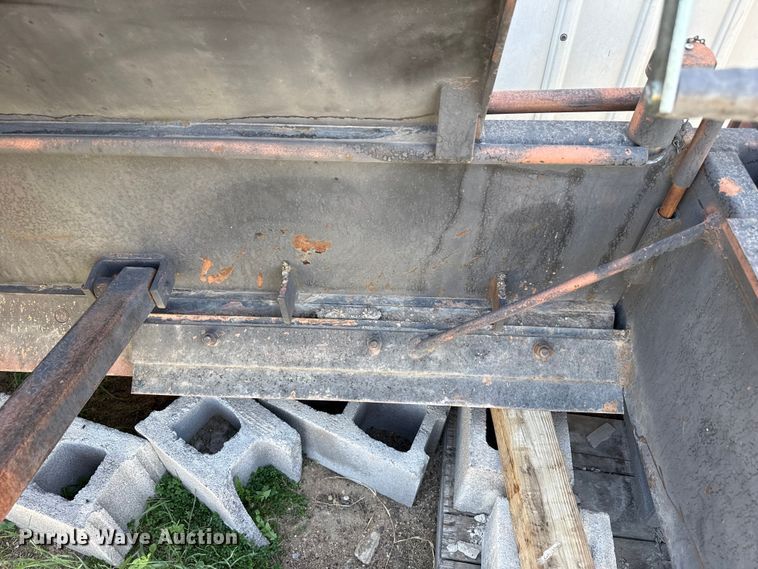 image for item DH1943 Pave-A-Lot truck mounted screed