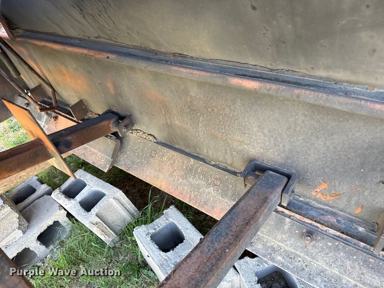 image for item DH1943 Pave-A-Lot truck mounted screed