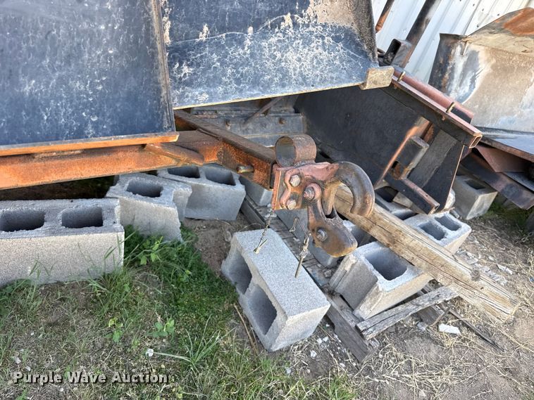image for item DH1943 Pave-A-Lot truck mounted screed