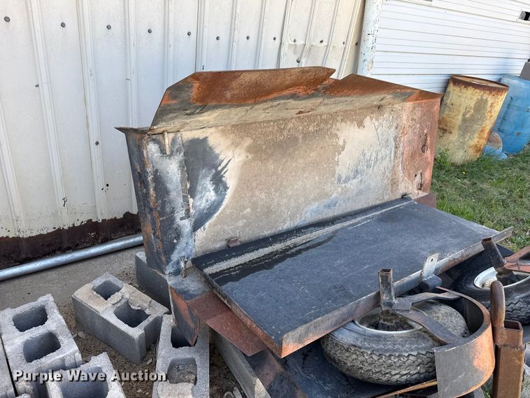 image for item DH1943 Pave-A-Lot truck mounted screed