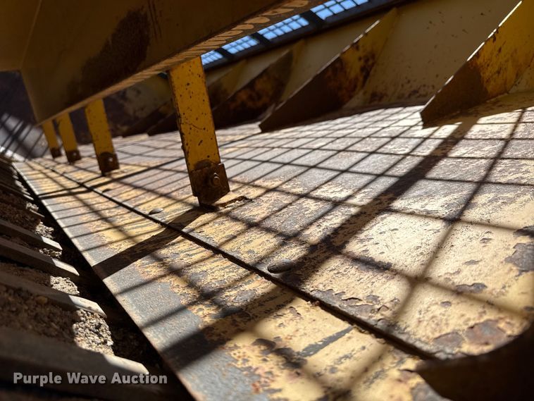 image for item DH1944 2013 Freightliner 108SD dump truck