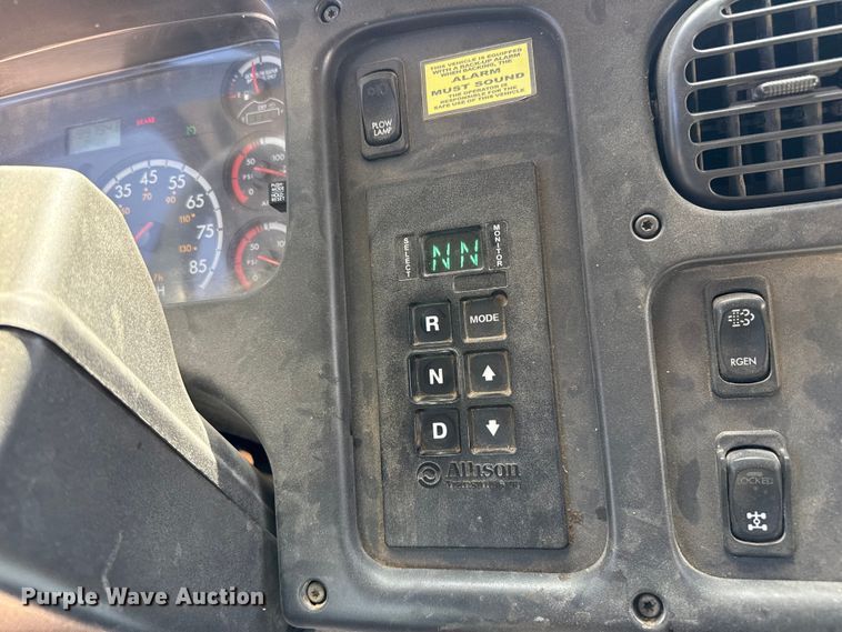 image for item DH1944 2013 Freightliner 108SD dump truck