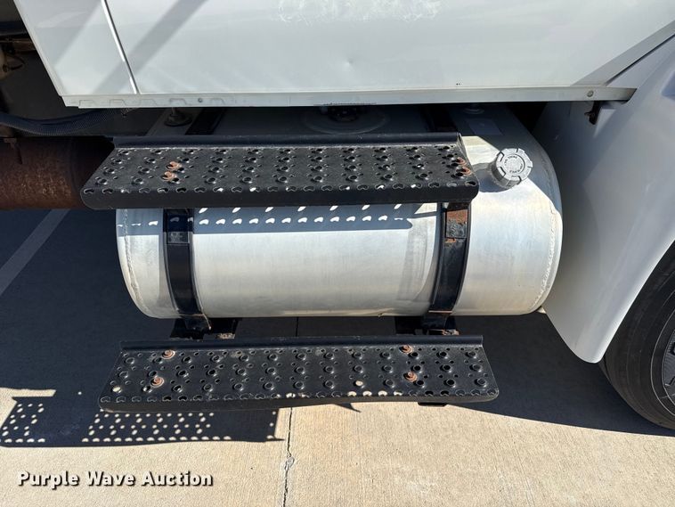 image for item DH1947 2008 International 4300 box truck