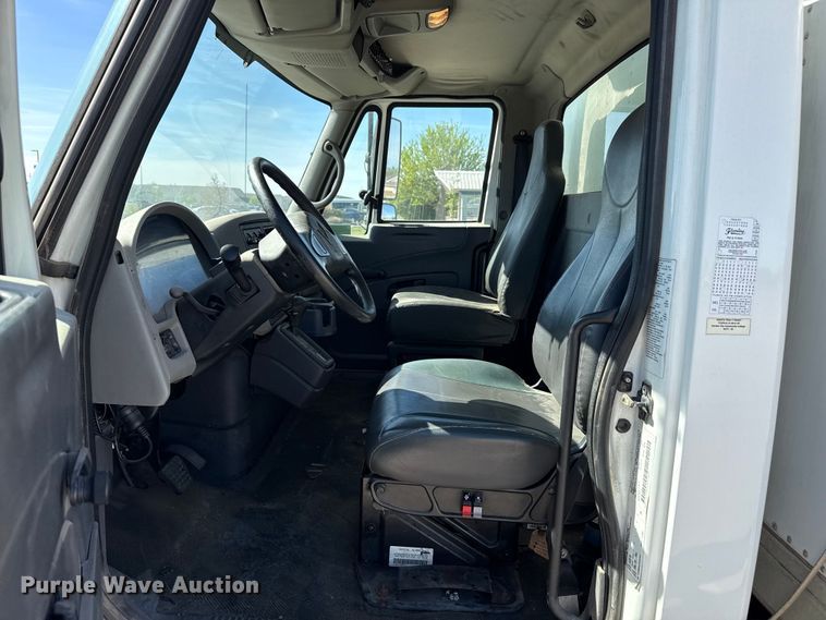 image for item DH1947 2008 International 4300 box truck