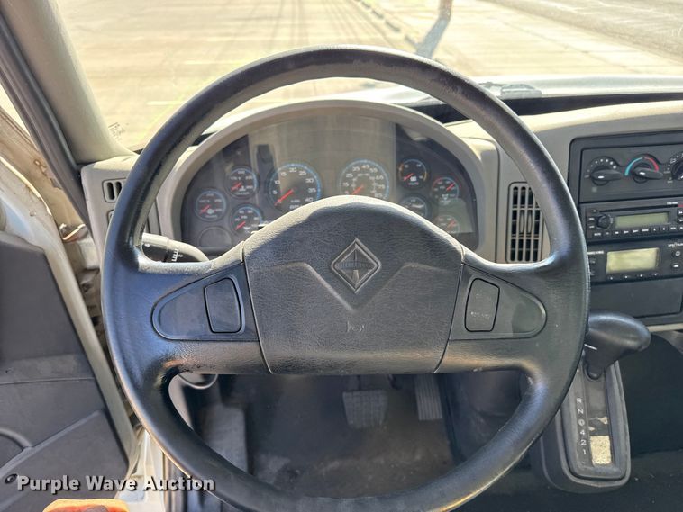 image for item DH1947 2008 International 4300 box truck