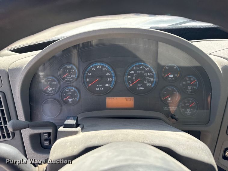 image for item DH1947 2008 International 4300 box truck