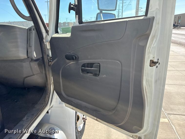 image for item DH1947 2008 International 4300 box truck