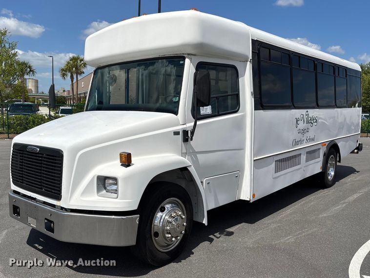 image for item DU0423 2002 Champion Freightliner FB65 shuttle bus