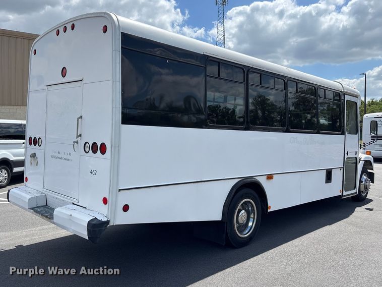 image for item DU0423 2002 Champion Freightliner FB65 shuttle bus