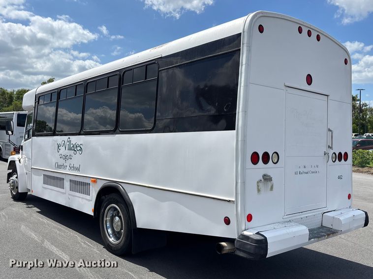 image for item DU0423 2002 Champion Freightliner FB65 shuttle bus