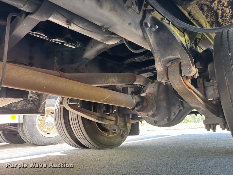 image for item DU0423 2002 Champion Freightliner FB65 shuttle bus