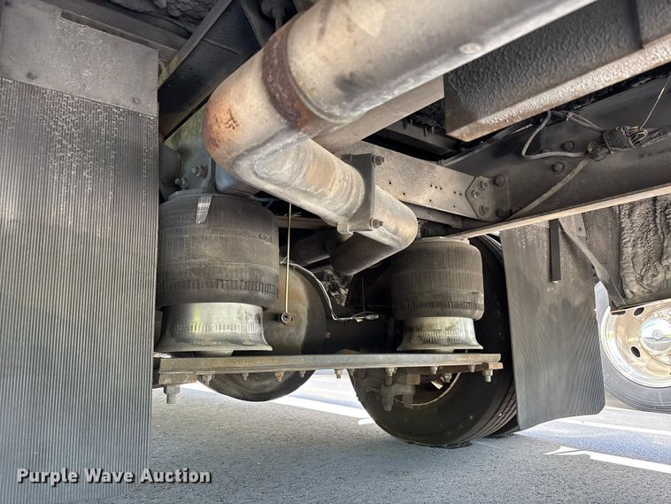 image for item DU0423 2002 Champion Freightliner FB65 shuttle bus