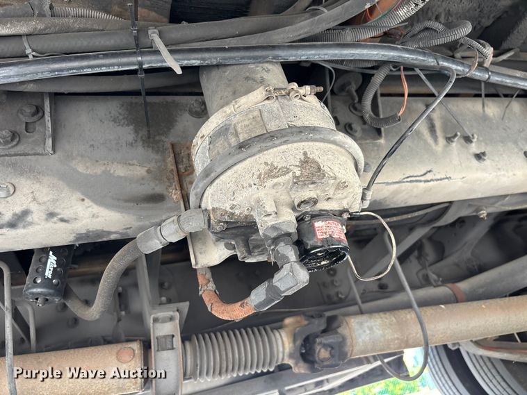 image for item DU0423 2002 Champion Freightliner FB65 shuttle bus