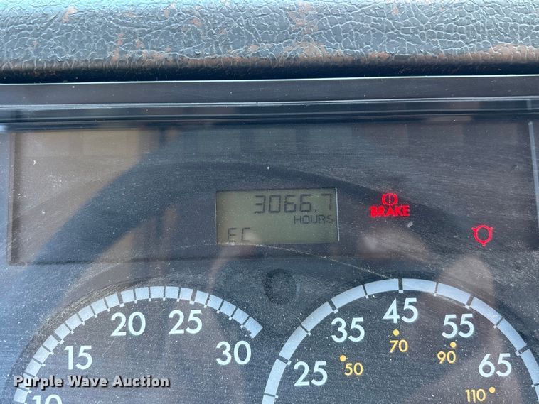 image for item DU0423 2002 Champion Freightliner FB65 shuttle bus