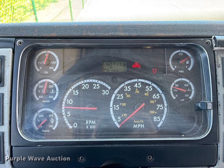 image for item DU0423 2002 Champion Freightliner FB65 shuttle bus