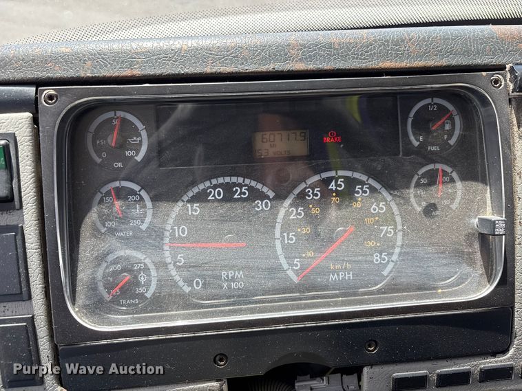 image for item DU0423 2002 Champion Freightliner FB65 shuttle bus