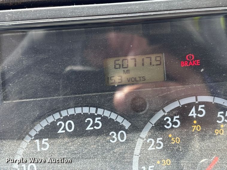 image for item DU0423 2002 Champion Freightliner FB65 shuttle bus