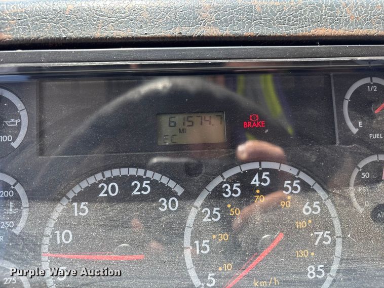 image for item DU0423 2002 Champion Freightliner FB65 shuttle bus