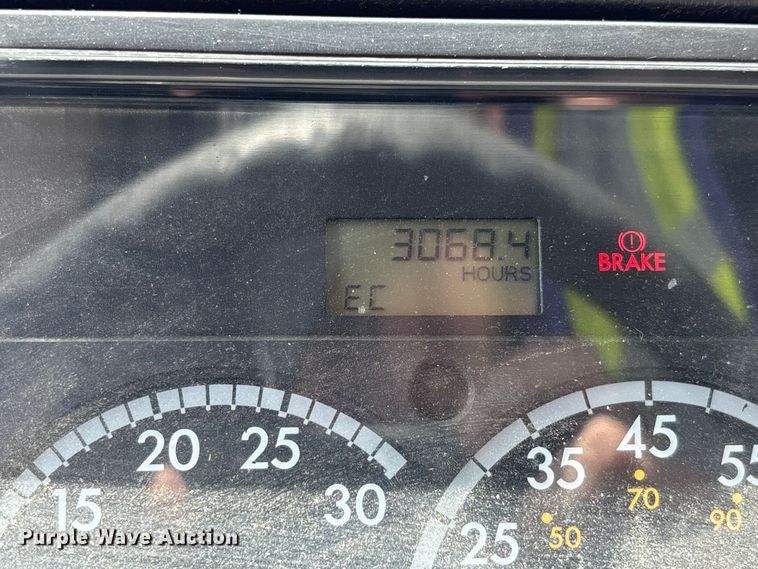 image for item DU0423 2002 Champion Freightliner FB65 shuttle bus